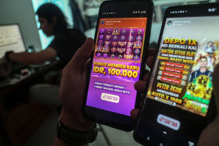 Slot online di smartphone adalah permainan judi yang semakin populer di kalangan pengguna ponsel. Permainan ini memungkinkan pemain